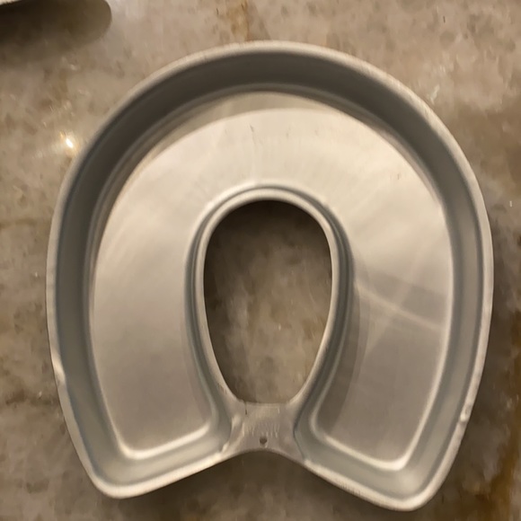 Vintage WILTON horseshoe cake Pan - Picture 2 of 3